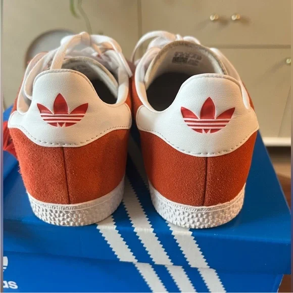 Adidas Gazelle red suede Women size 8 - Picture 4 of 8
